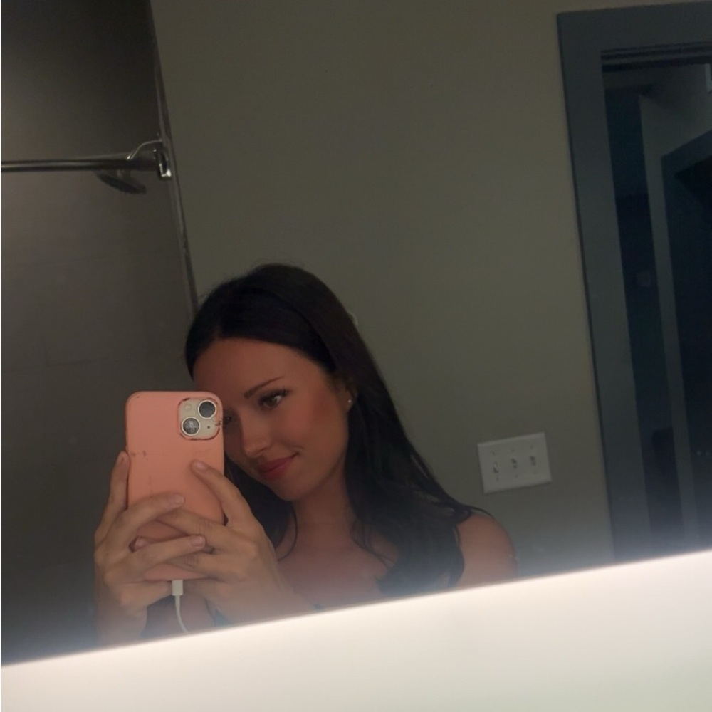 Hi!! - Picture 1 of 2